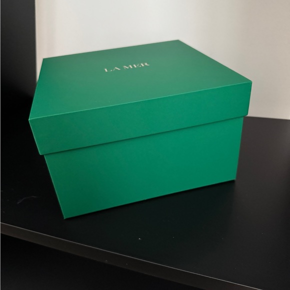 La Mer Gift Box - Picture 4 of 8